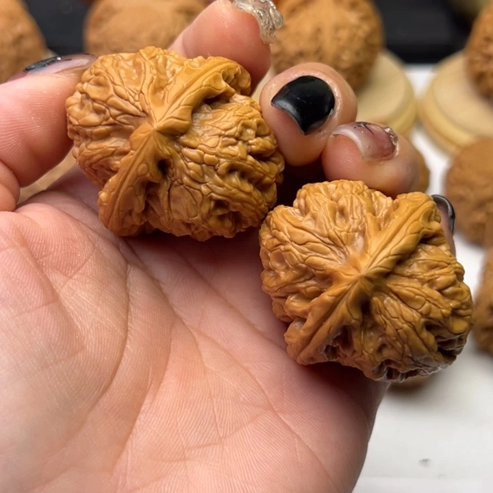 文玩核桃把件望**水静红锦鲤39