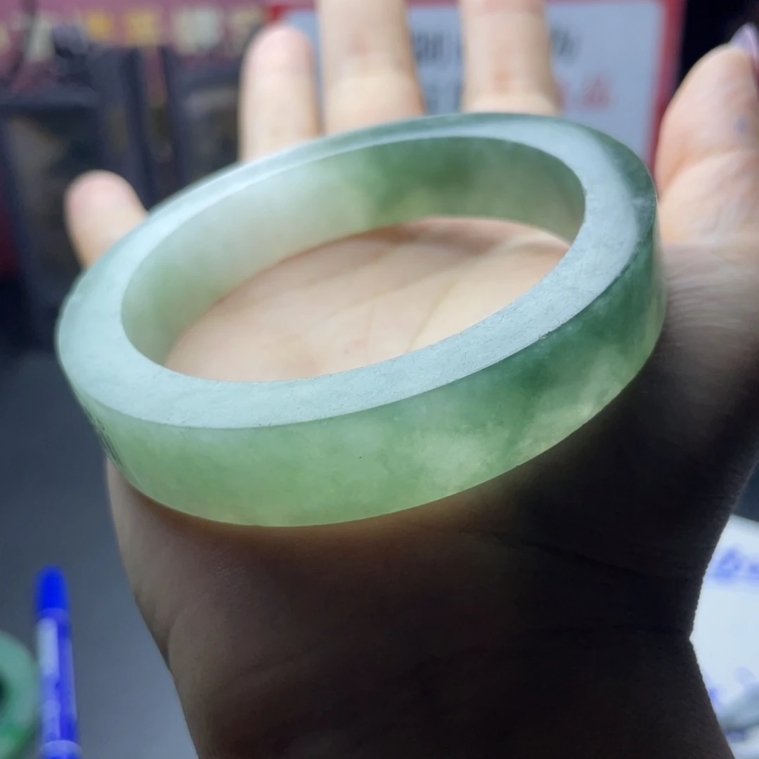 猪****定制翡翠未镶嵌缅A翡翠多样性发一