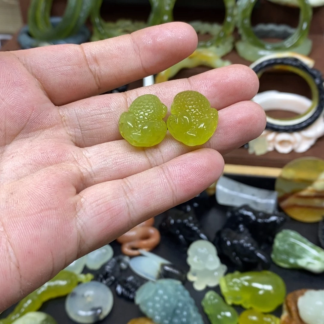 蛇纹石玉耳坠未镶嵌