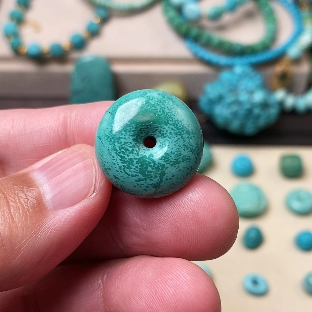 绿松石未镶嵌颈饰