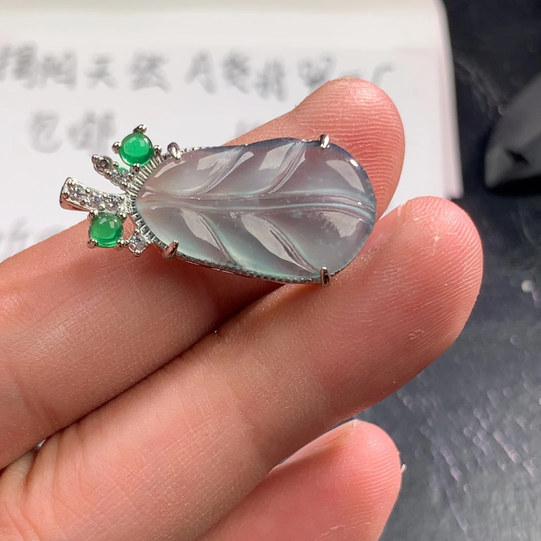 翡翠未镶嵌颈饰芭蕉叶