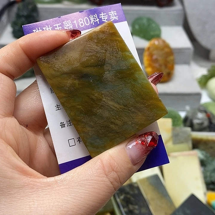 蛇纹石玉挂件未镶嵌释*