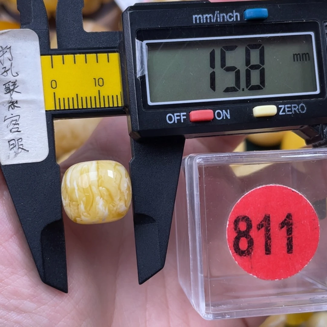 蜜蜡未镶嵌珠宝奇石
