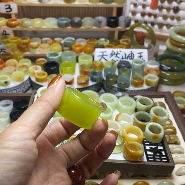 二***郎岫玉未镶嵌戒指岫玉精品指环