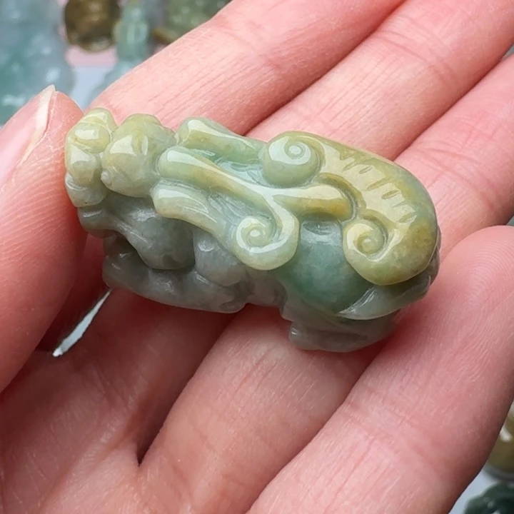 名***将翡翠未镶嵌颈饰貔貅