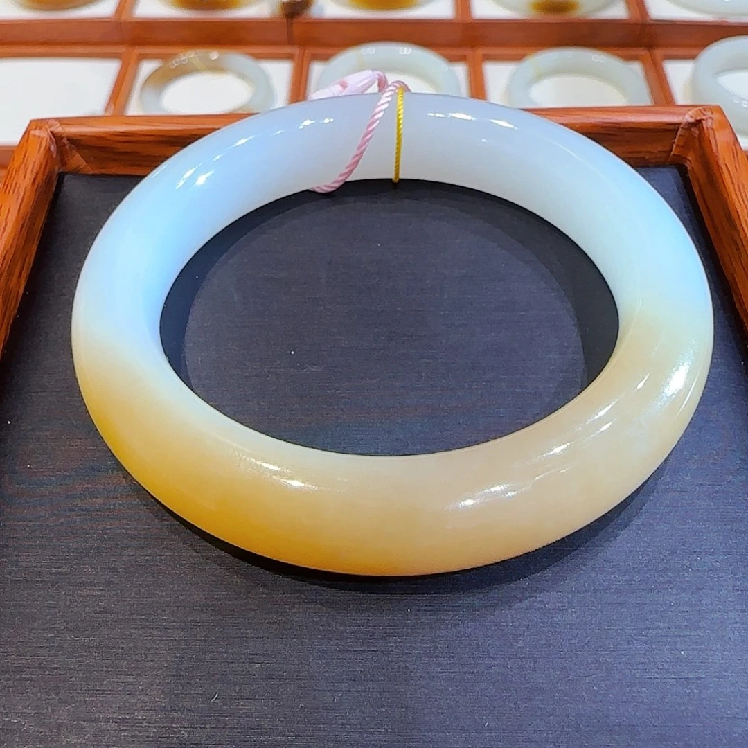 和田玉手镯未镶嵌且末半糖半羊脂51+ 52 53