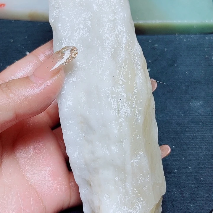和田玉（糖玉）未镶嵌珠宝奇石