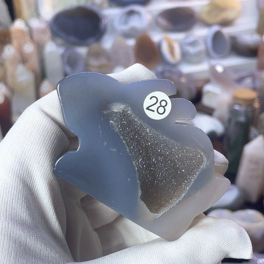 水晶码瑙晶洞小兔儿未镶嵌