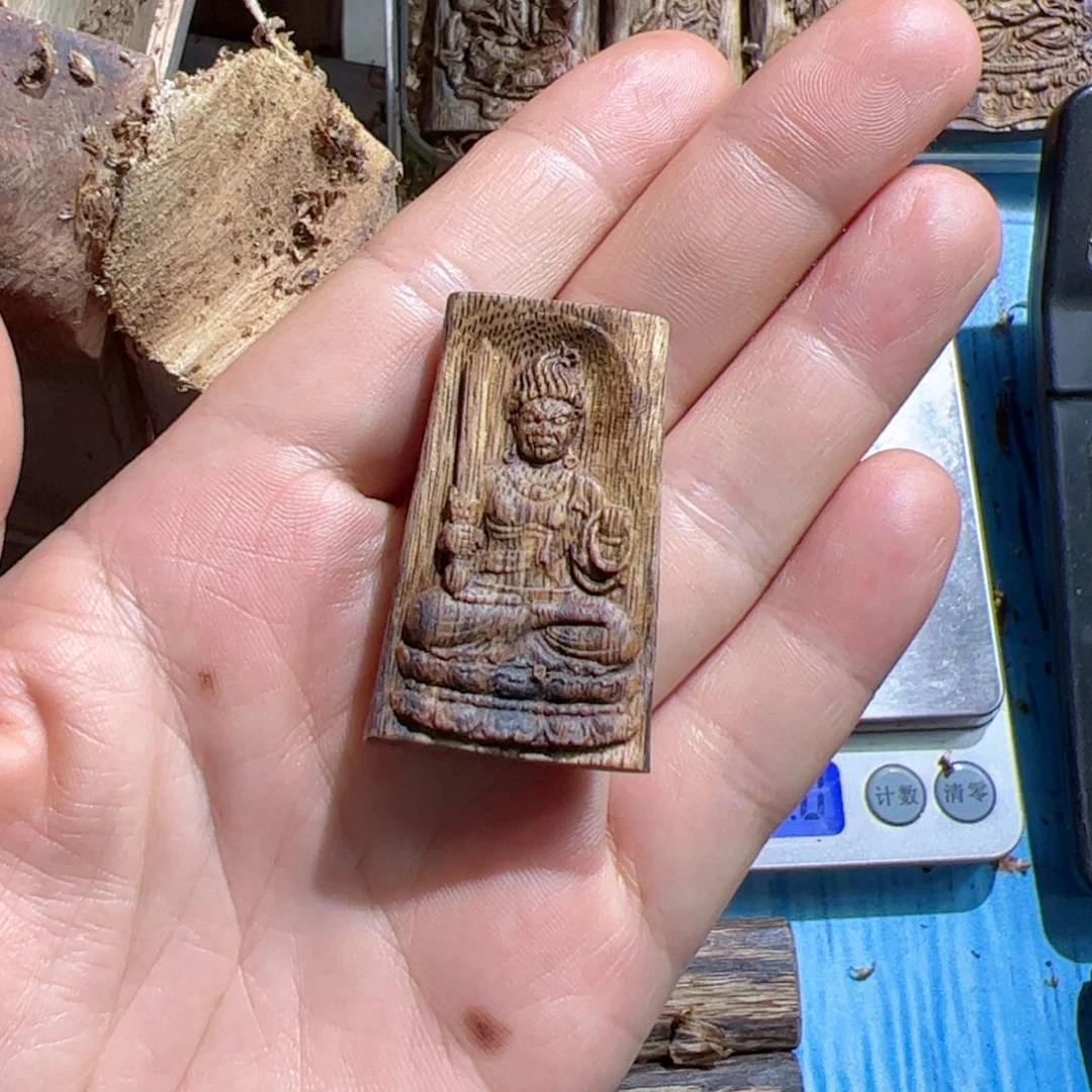 沉香吊坠白棋不动尊5.5克