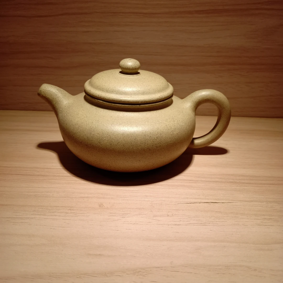仿古壶170cc左右，选用黄龙山四号井本山绿全手工精制而成泡茶壶