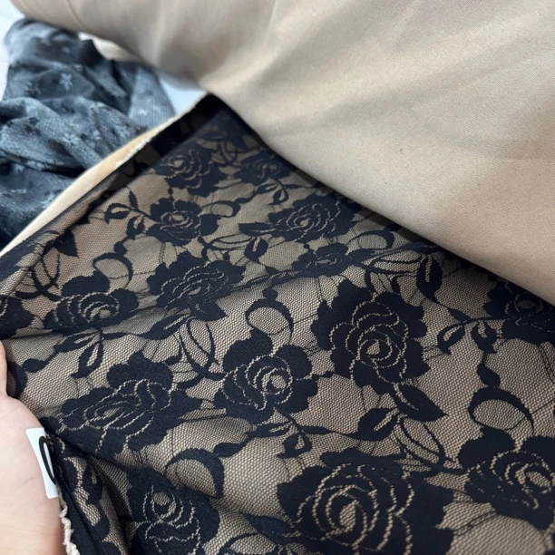 41 中厚柔软细腻薄牛仔复合蕾丝面料4米价