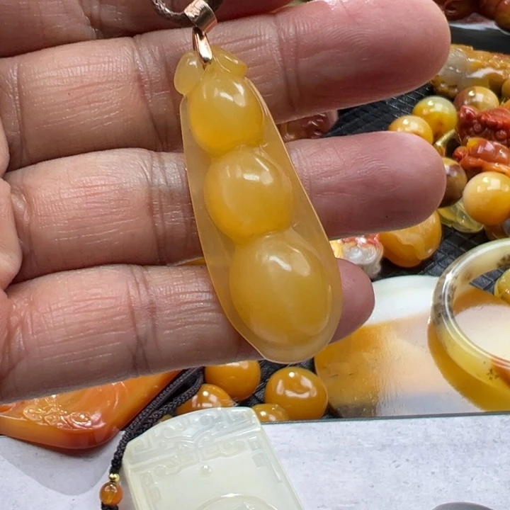 石英质玉（黄龙玉）颈饰未镶嵌