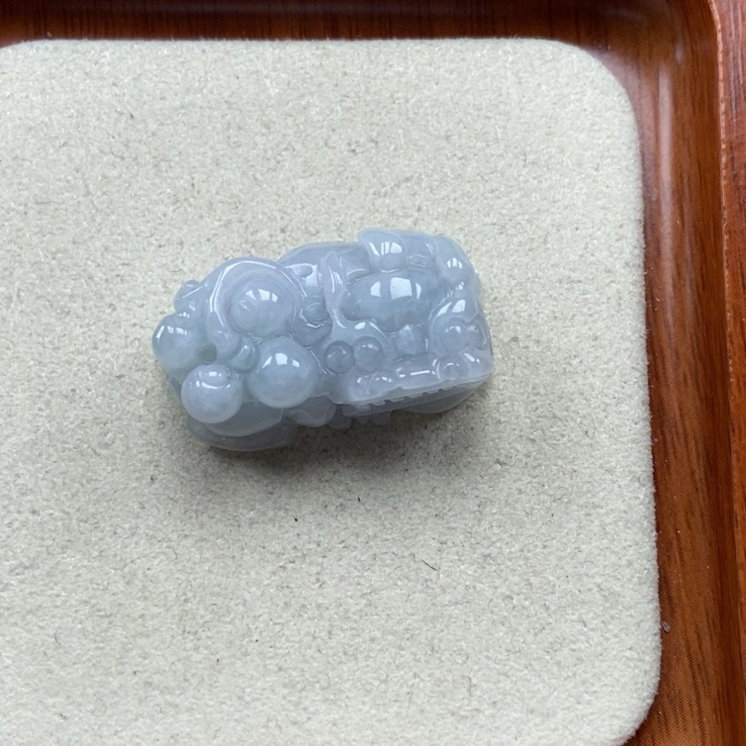 翡翠未镶嵌颈饰霸王