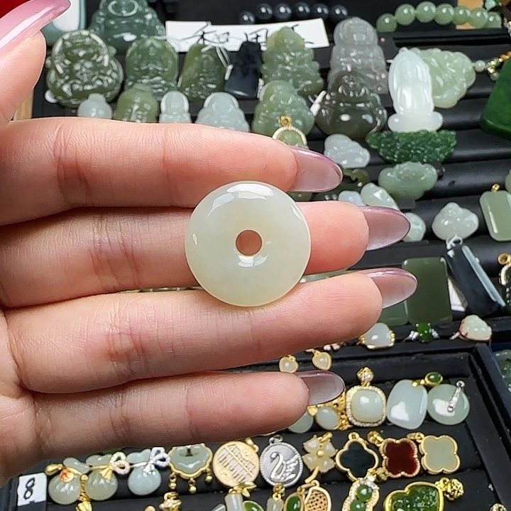 颈饰未镶嵌和田玉