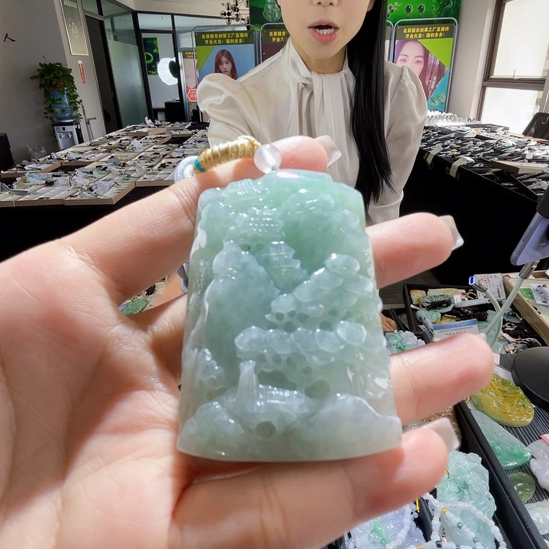 颈饰未镶嵌翡翠一个