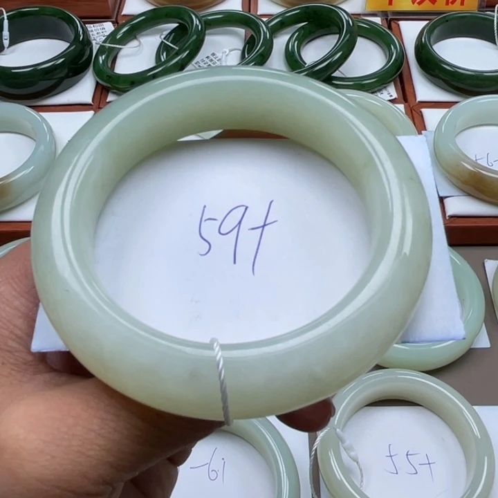 未镶嵌手镯和田玉好**生