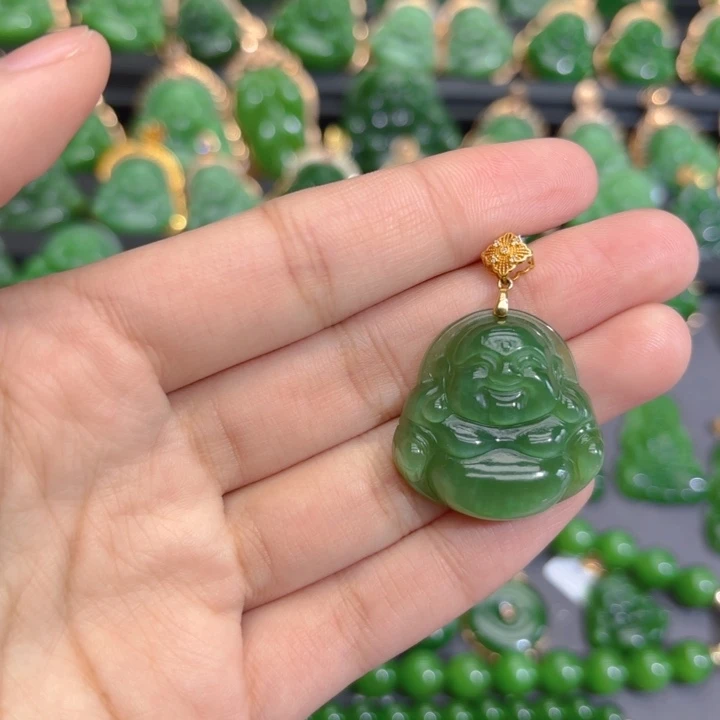 颈饰18K金镶嵌和田玉（碧玉）