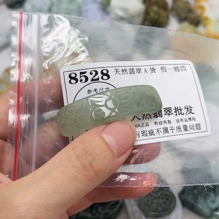 翡翠未镶嵌颈饰8528