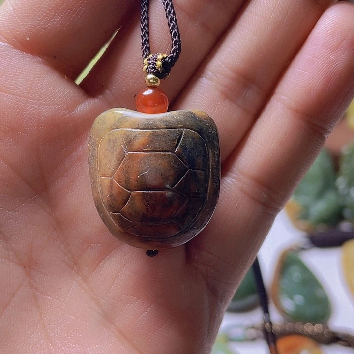 未镶嵌岫岩河磨玉（透闪石质玉）挂件