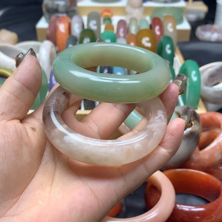 未镶嵌手镯石英质玉厚**来