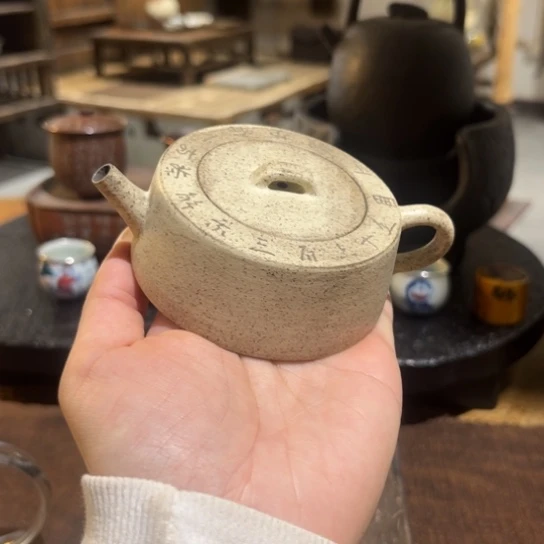 景德镇鱼和熊手工陶艺