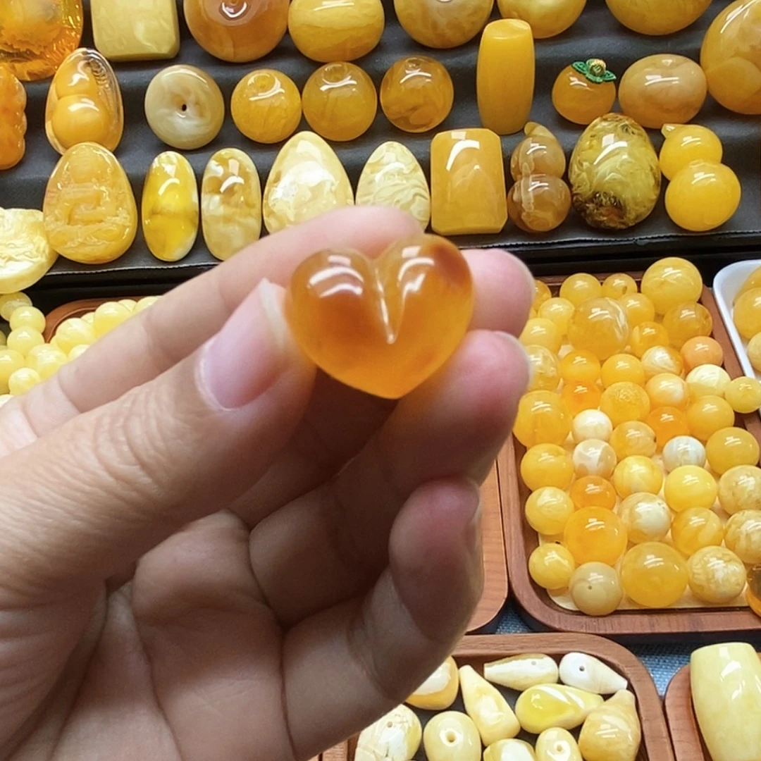 琥珀未镶嵌颈饰天然蜜蜡