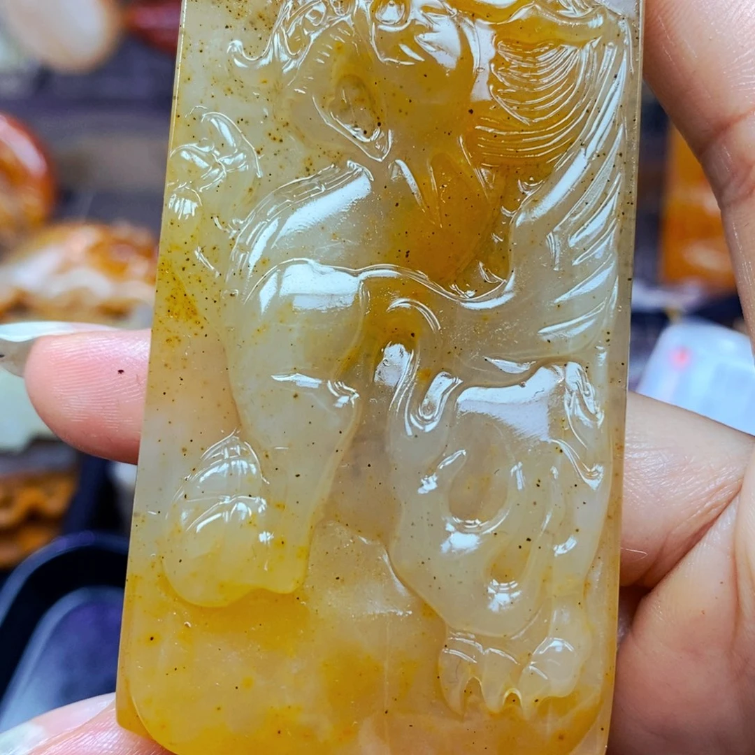 石英质玉（黄龙玉）未镶嵌颈饰