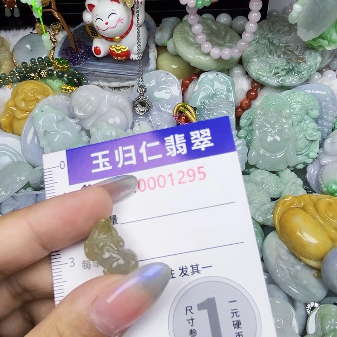翡翠未镶嵌颈饰1111