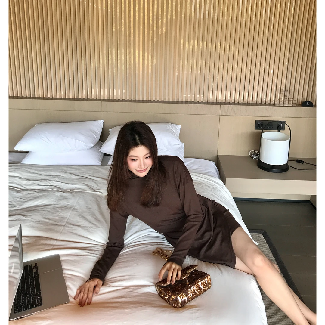 龍喜儿12.12 8:00AM开抢！秋夜晚安 捏褶半高领不规则连衣裙J120