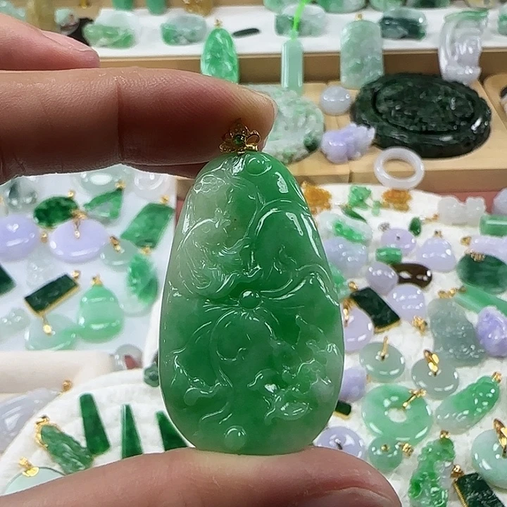 颈饰未镶嵌翡翠荷叶鱼