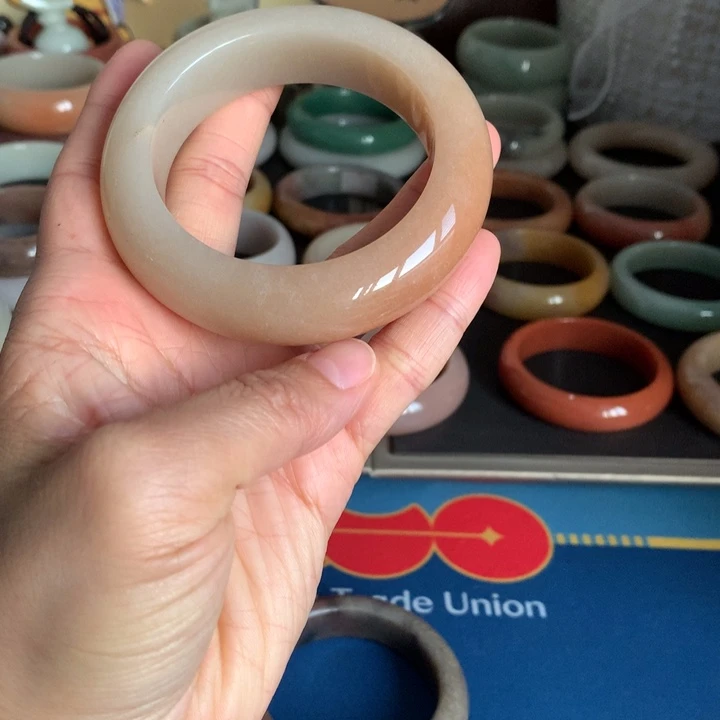 石英质玉（佘太翠）未镶嵌手串