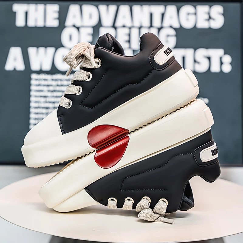 男鞋新款百搭2025休闲面包厚底增高小众潮流小白鞋情侣爱心板鞋