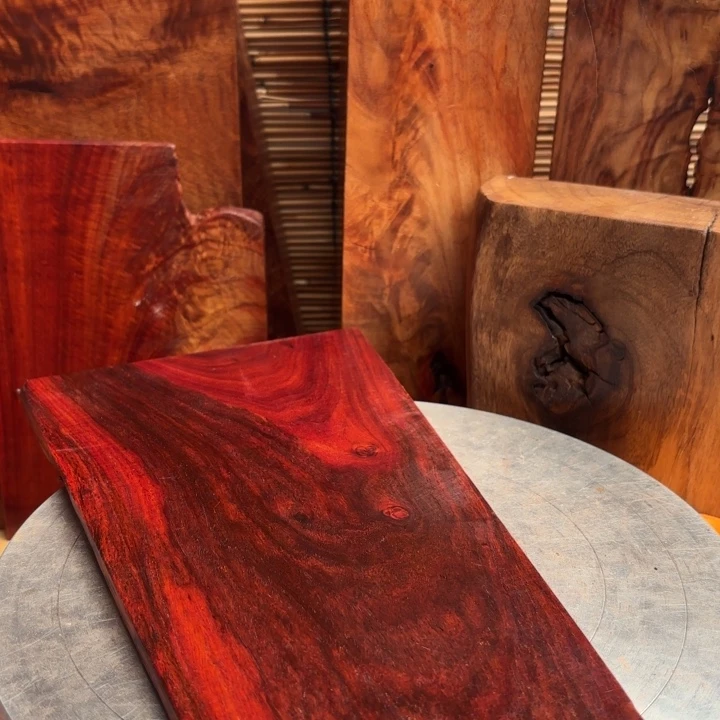 淡***然大叶紫檀（黑酸枝木类）