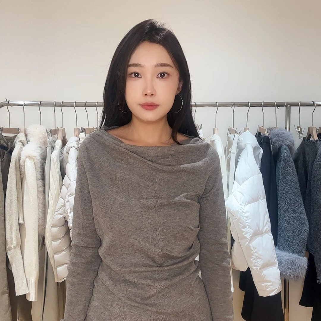 荡领收腰羊毛针织衫