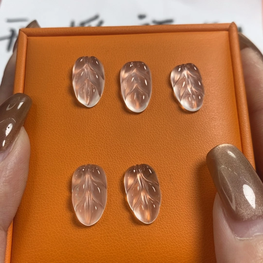 石英质玉颈饰未镶嵌小叶子