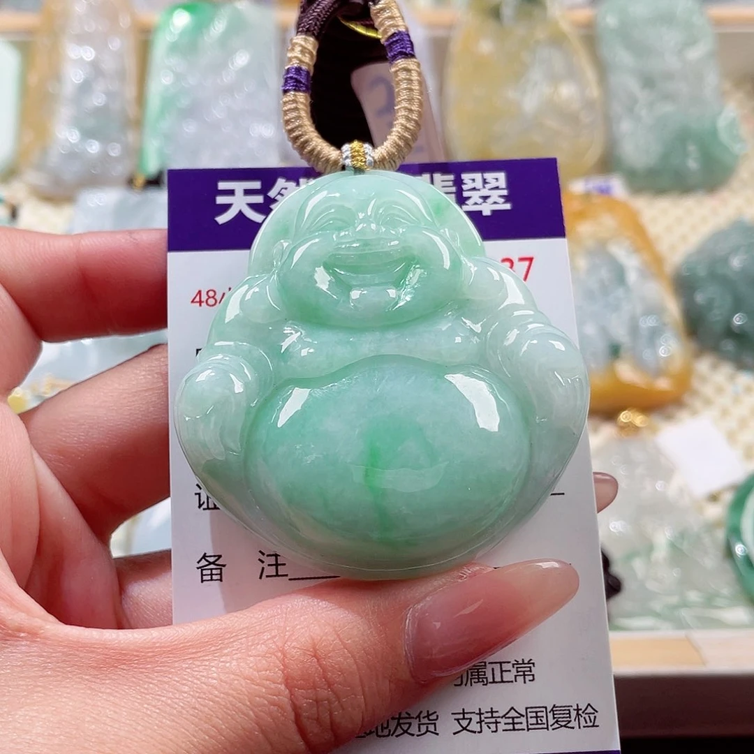 翡翠未镶嵌颈饰佛