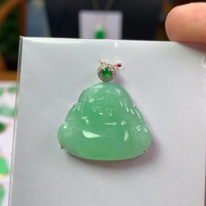 颈饰18K金镶嵌翡翠