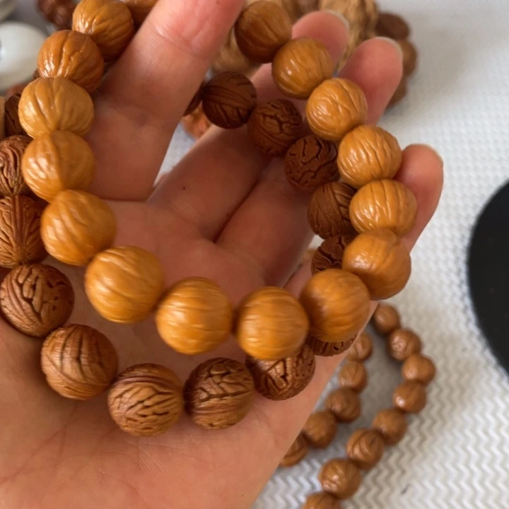 丹*3号链接桃核手串一个