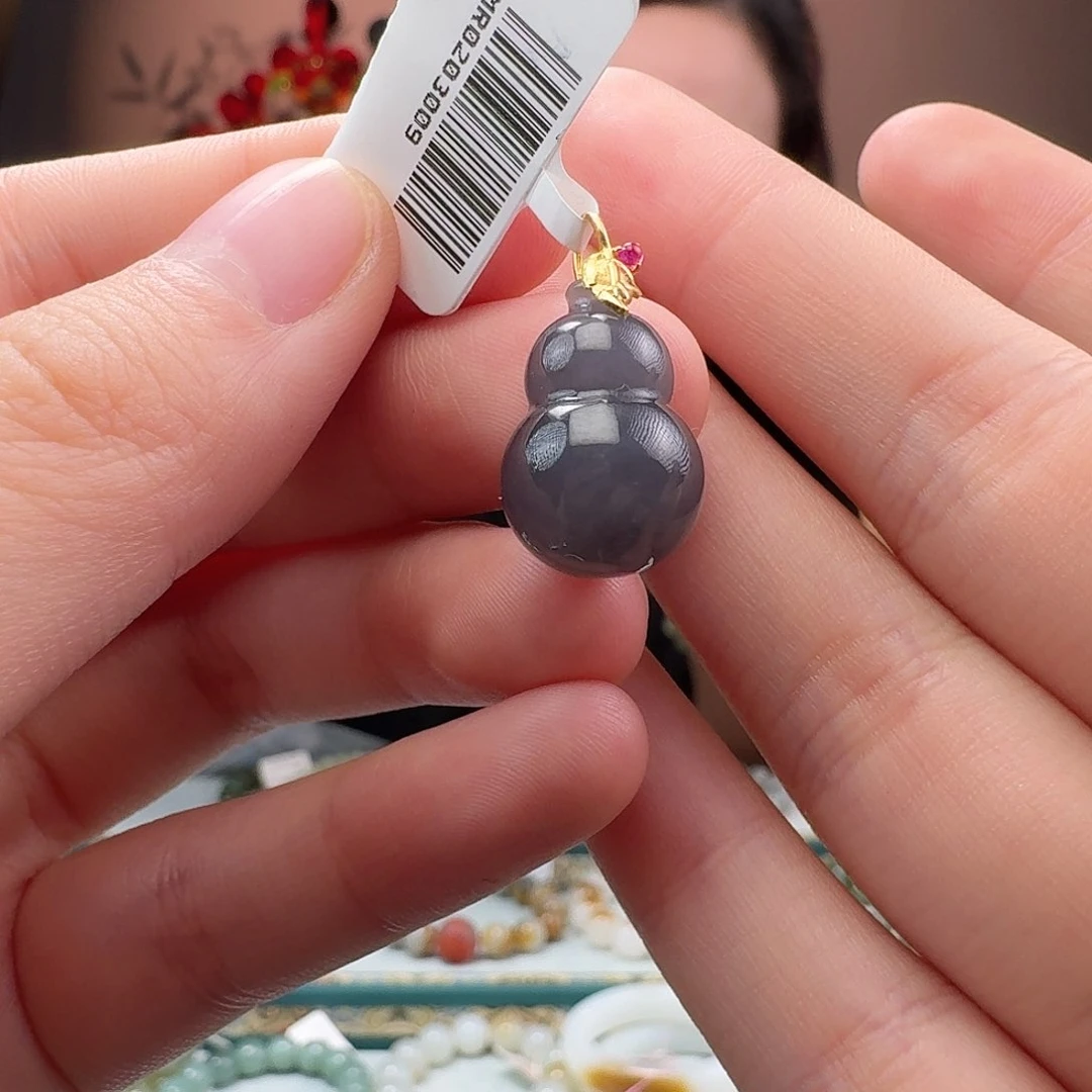 和田玉吊坠18K金镶嵌