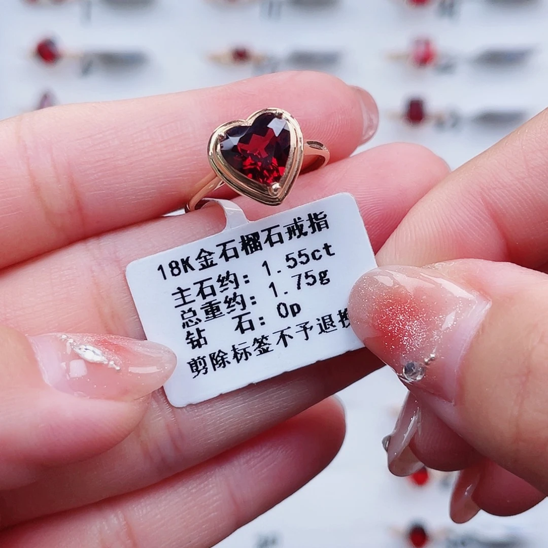 18K金镶嵌戒指石榴石