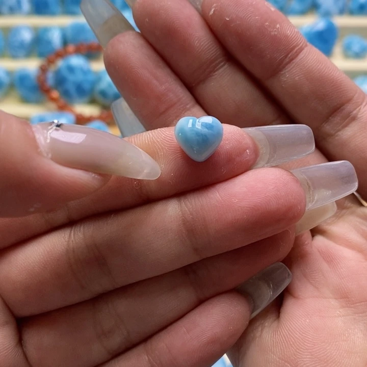 针钠钙石（海纹石）未镶嵌颈饰