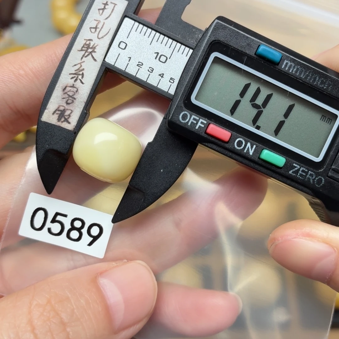 孙***伍蜜蜡未镶嵌裸石蜜蜡老型高货