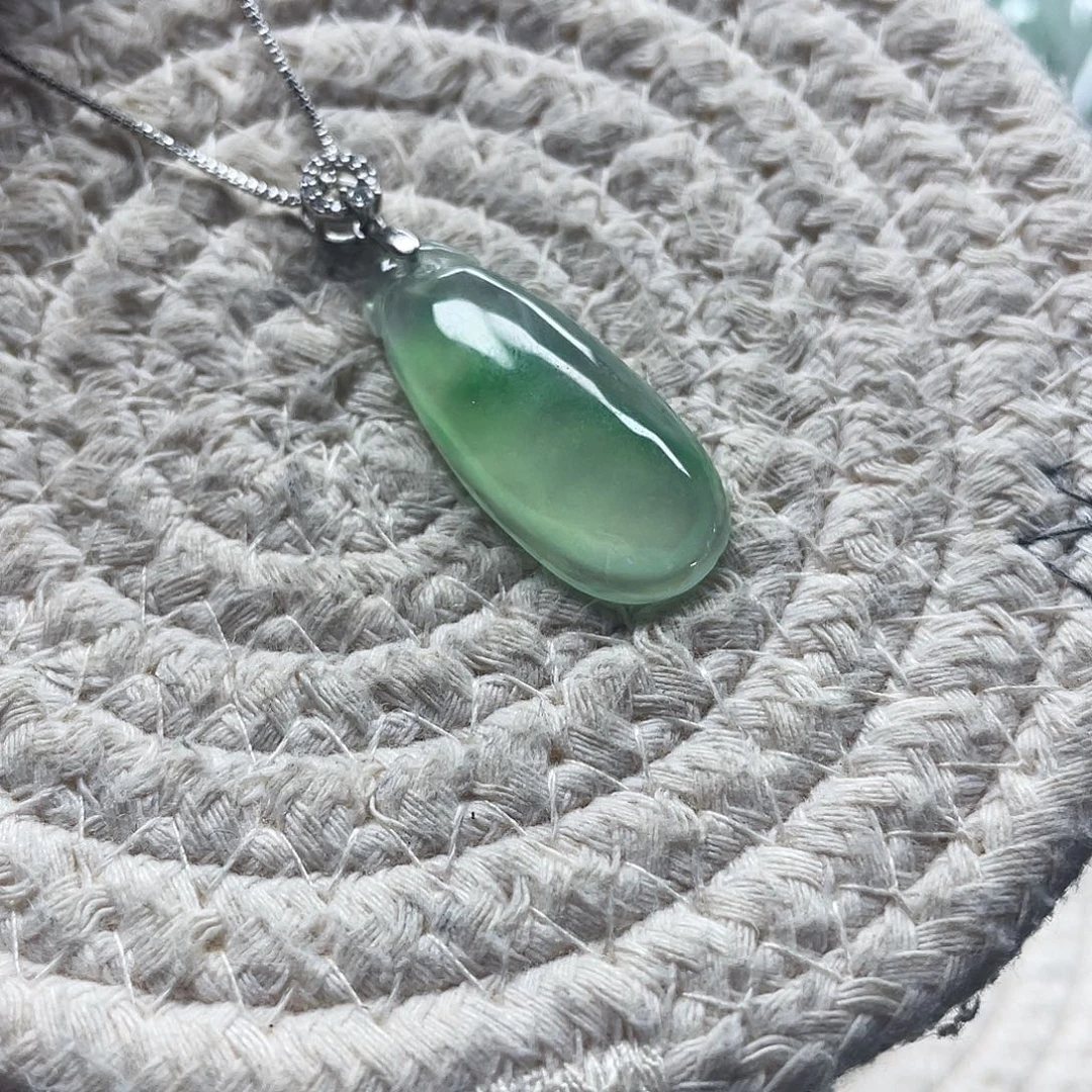 翡翠未镶嵌颈饰翡翠吊坠