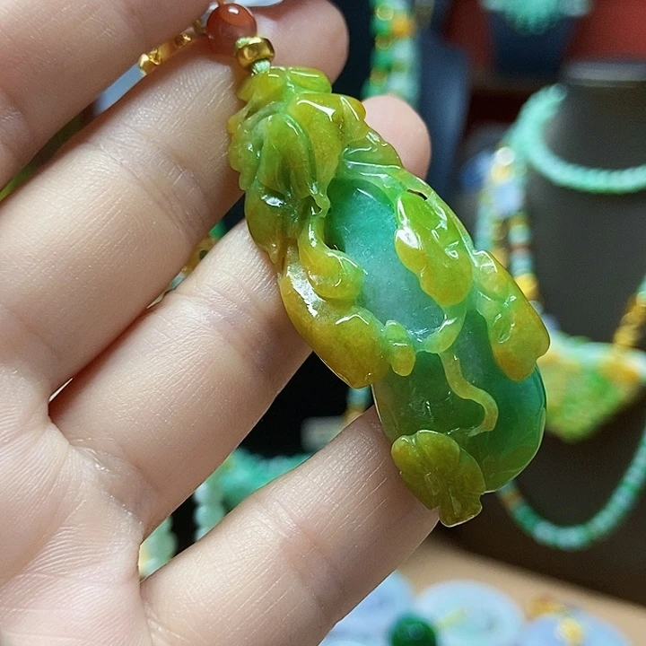 翡翠未镶嵌颈饰吊坠