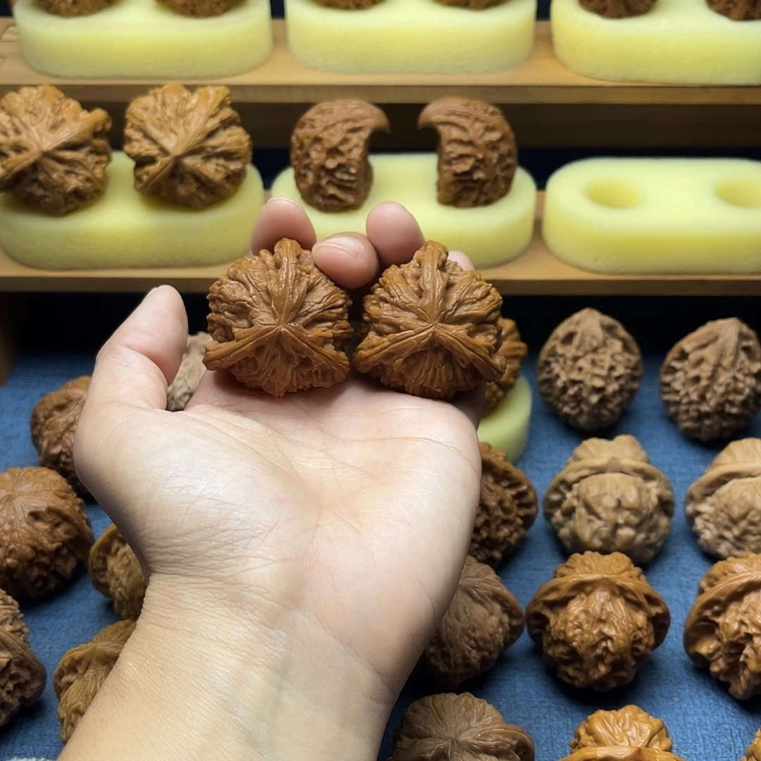 42白师子正奔文玩核桃