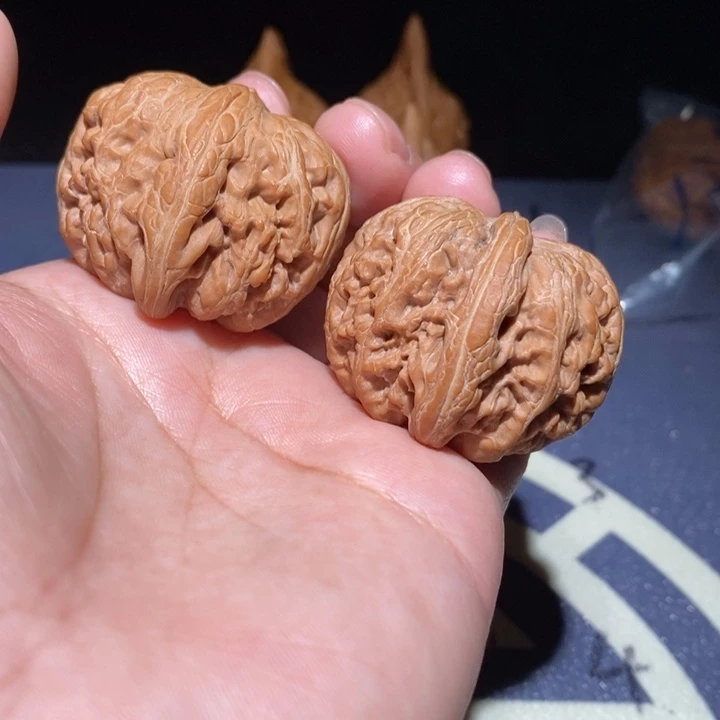 文玩核桃吊坠元宝