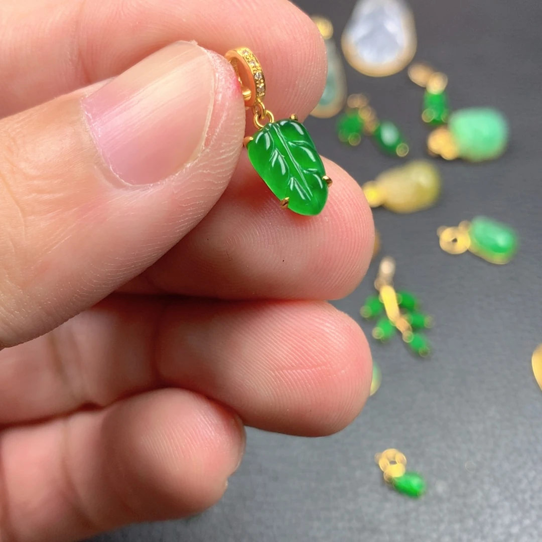 【闪购商品】颈饰18K金镶嵌翡翠翡翠
