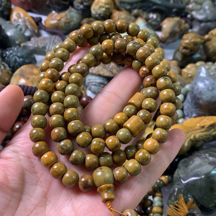 未镶嵌岫岩河磨玉（透闪石质玉）挂件