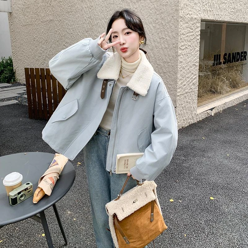 蓝色羊羔毛翻领工装羽绒服女冬季新款休闲宽松小个子时尚白鸭绒服