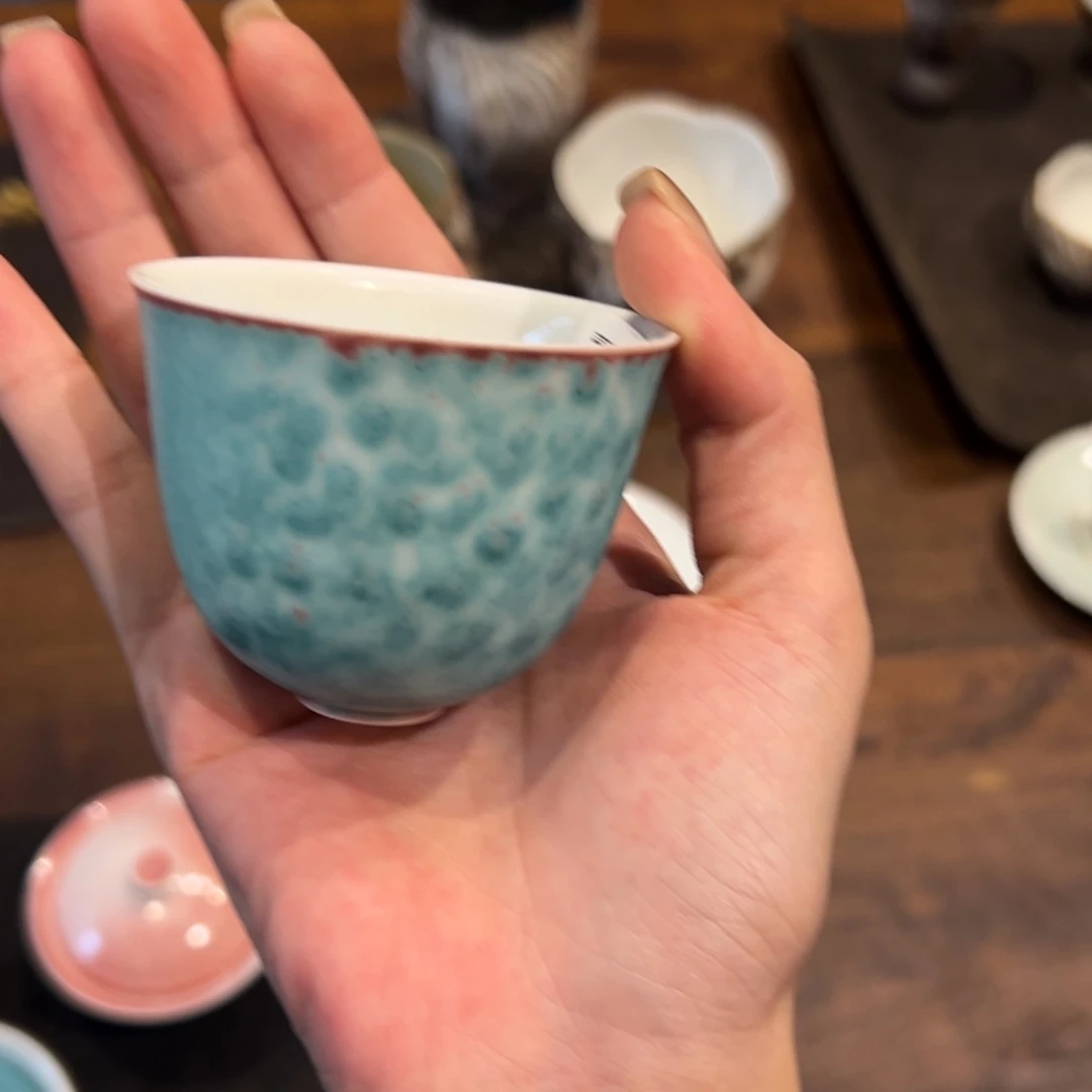 瓷片陶瓷。       陶瓷。